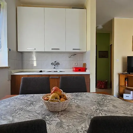 Sea View Danijela 2-4 Pax