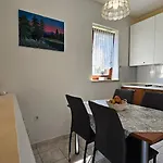 Sea View Danijela 2-4 Pax דירה