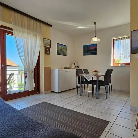 Sea View Danijela 2-4 Pax *